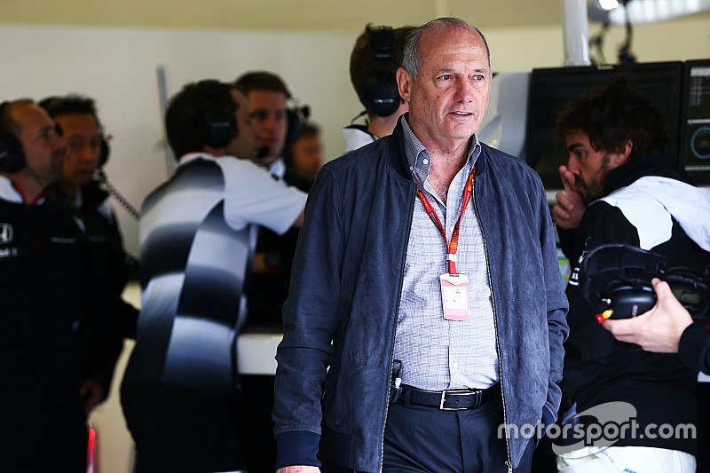 В McLaren поблагодарили Денниса за работу