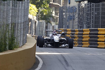 Russell signe la pole et le record du circuit à Macao !