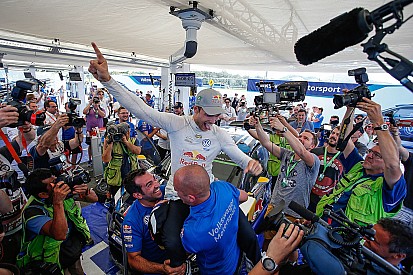 Mikkelsen le da a Volkswagen una victoria en su adiós