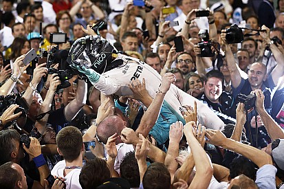 Photos - Nico Rosberg fête son premier titre de champion du monde !