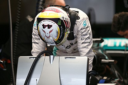 Souffrant, Hamilton n'a pas terminé sa matinée d'essais