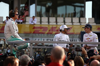 Max Verstappen en Mercedes dollen over beschikbare stoeltje na vertrek Rosberg