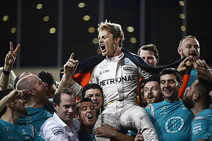 Lauda baalt van aanpak Rosberg: "Hij gaf ons geen tijd voor Plan B"