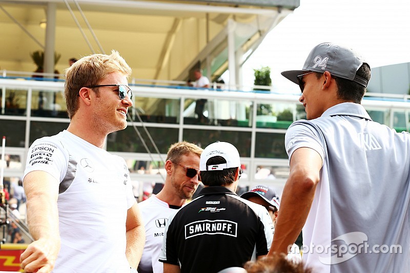 Mercedes-bazen komen bij elkaar om over opvolger Rosberg te praten