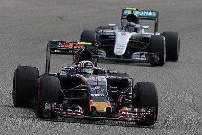 В Red Bull не відпускають Сайнса до Mercedes