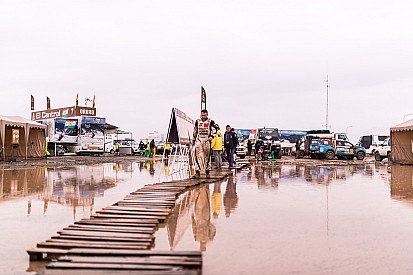Marathonrit Dakar gehalveerd door noodweer