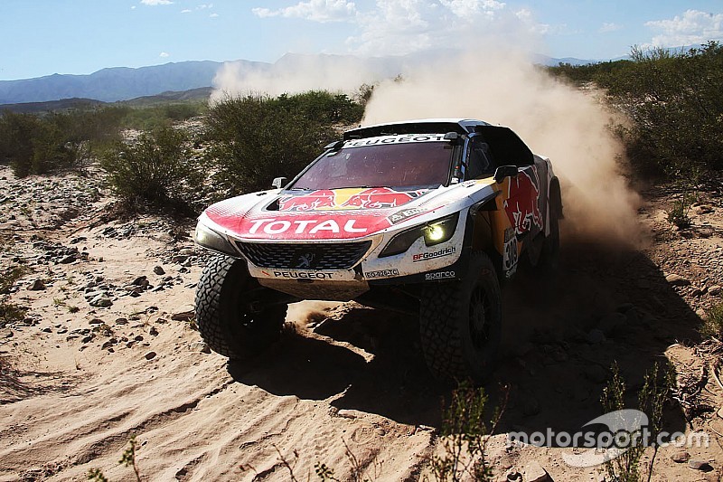 Dakar 2017: Loeb wint, Peterhansel botst met motorrijder