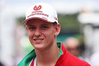 Ferrari legt rode loper uit voor Mick Schumacher