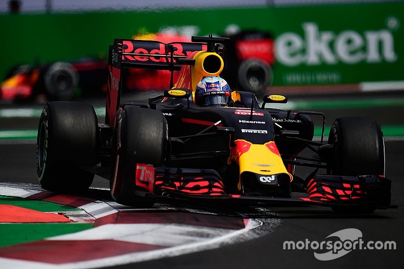 Red Bull competitivo hasta mitad de año, según Mateschitz