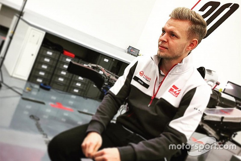 Kevin Magnussen estuvo en las instalaciones de Haas F1