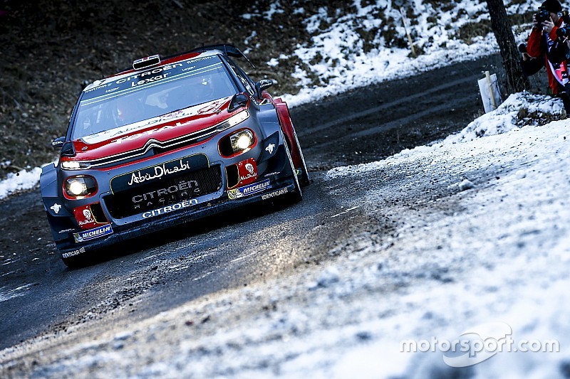 Un accidente de carretera deja fuera a Meeke en Montecarlo