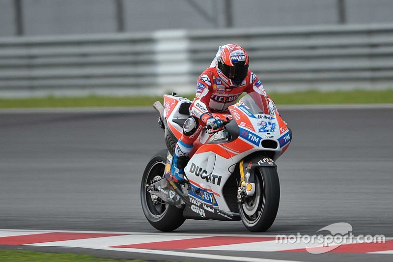 Стоунер зробив перші кола на новому Ducati