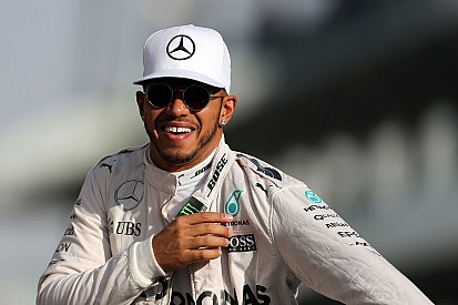 Vídeo: Hamilton disfruta al volante del Mercedes C63
