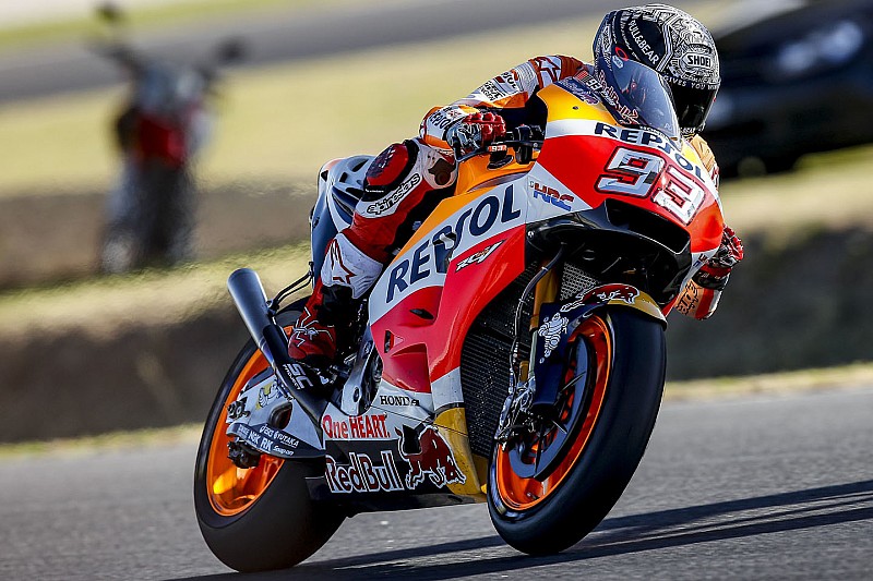 Márquez se disloca el hombro en el test de Honda