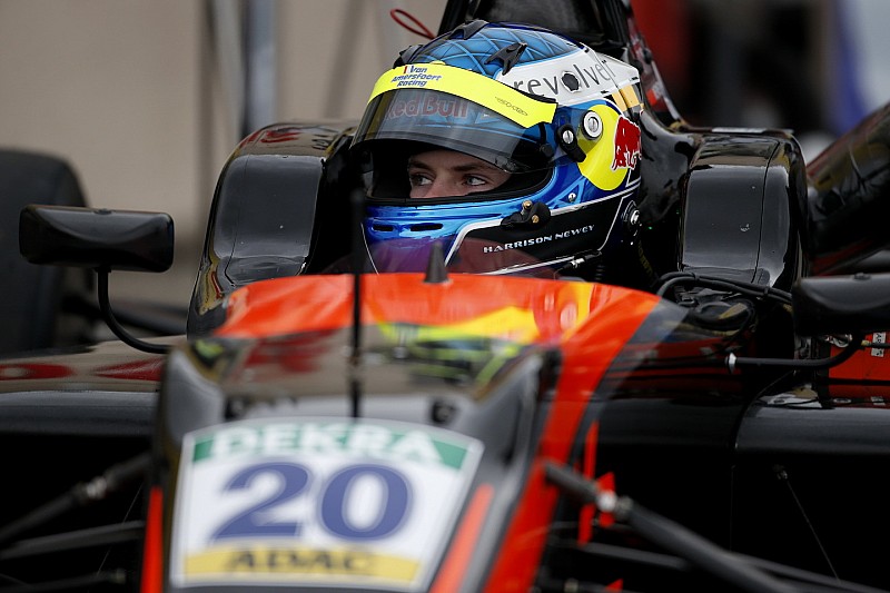 Newey rempile en F3 après son titre MRF