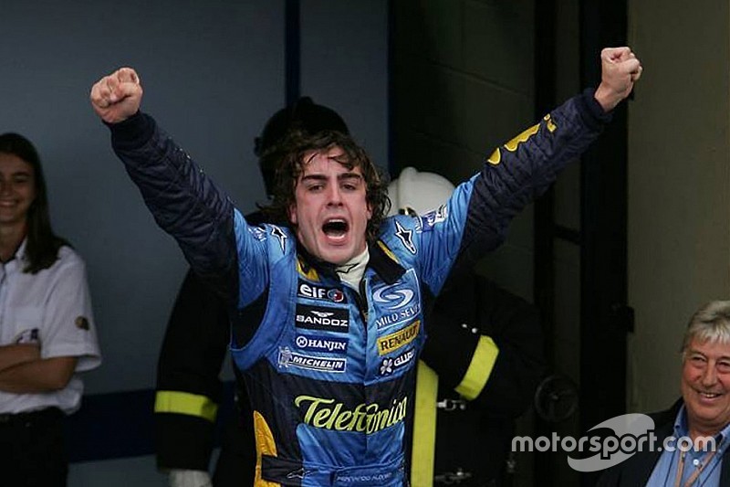 Egy igazi V10-es klasszikus: Alonso startja Malajziából