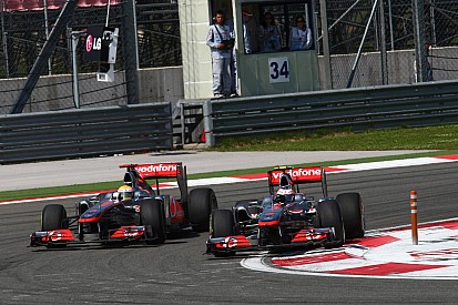 Button: Hamilton "biraz garip" bir takım arkadaşıydı