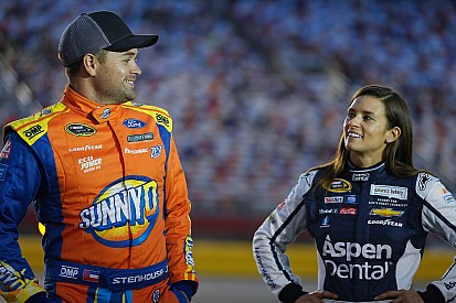 Após cinco anos, Danica Patrick e Stenhouse terminam namoro