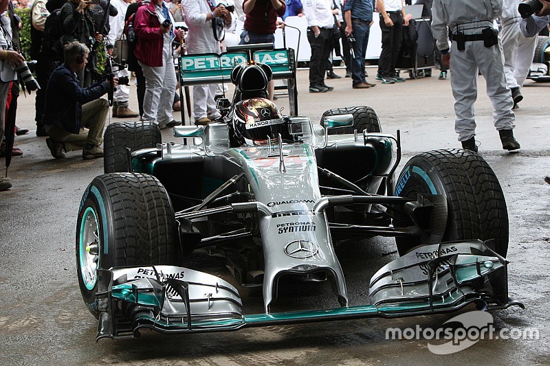 Mercedes, Wehrlein'ı bırakmayacak
