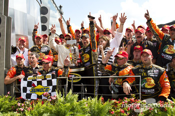 Victory lane: race winner Jamie McMurray, Earnhardt Ganassi Racing Chevrolet celebrates with his team