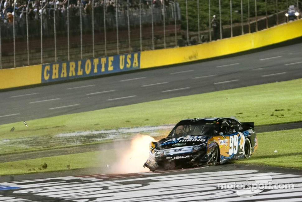Winner Carl Edwards, Roush Fenway Racing Ford celebrates