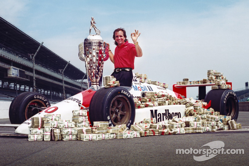 Emerson Fittipaldi wint de Indy 500 in 1989