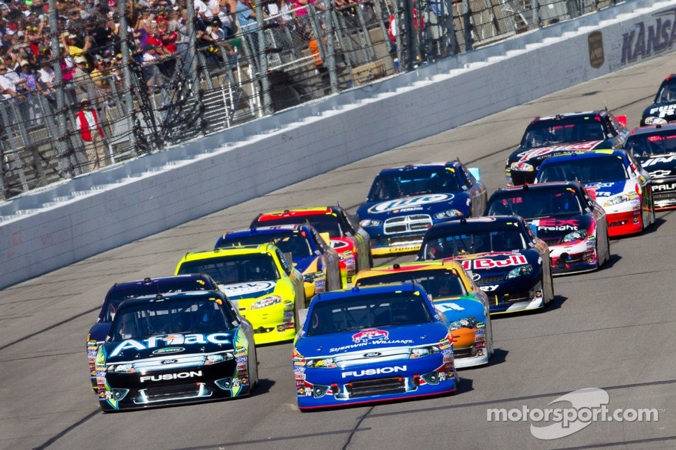 Start: Carl Edwards, Roush Fenway Racing Ford and Greg Biffle, Roush Fenway Racing Ford
