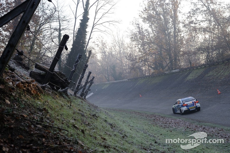 The banking of the old circuit