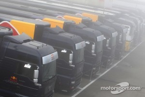 Fog hits the track, Red Bull Racing trucks