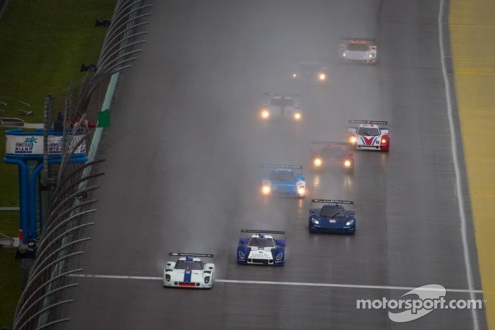 DP start: #8 Starworks Motorsport Ford Riley: Ryan Dalziel, Enzo Potolicchio leads the field