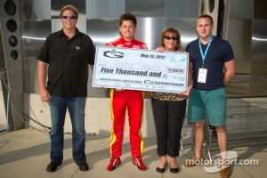Fastest driver of the day Sebastian Saavedra, AFS Racing/Andretti Autosport Chevrolet receives a check
