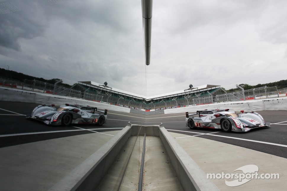 #1 Audi Sport Team Joest Audi R18 e-tron quattro: Andre Lotterer, Benoit Tréluyer, Marcel Fässler