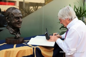 Bernie Ecclestone, CEO Formula One Group, writes in a book of condolences for the late Sid Watkins, Former FIA Safety Delegate