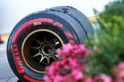 Worn Pirelli lastiğis