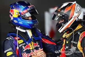 Race winner Kimi Raikkonen, Lotus F1 Team celebrates in parc ferme with Sebastian Vettel, Red Bull Racing