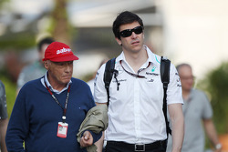 Niki Lauda, Mercedes Presidente de Honra com Toto Wolff, acionista e diretor da equipe Mercedes