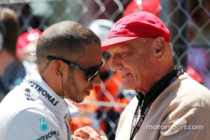 (L to R): Lewis Hamilton, Mercedes AMG F1 with Niki Lauda, Mercedes Non-Executive Chairman on the grid