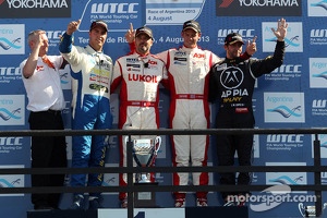 1st position Yvan Muller, Chevrolet Cruze 1.6T, RML , 2nd position Pepe Oriola, SEAT LeonWTCC, Tuenti Racing, 3rd position Tom Chilton, Chevrolet Cruze 1.6 T, RML and 1st position Yokohama Trophy Jose Maria Lopez, BMW 320 TC, Wiechers-Sport