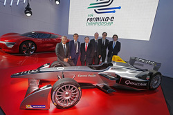 Alain Prost y Jean-Paul Driot con Jean Todt, Presidente de la FIA, con Alejandro Agag, co-fundador d