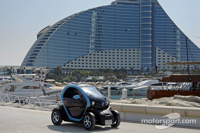 Mark Webber vezeti az elektromos Renault Twizyt