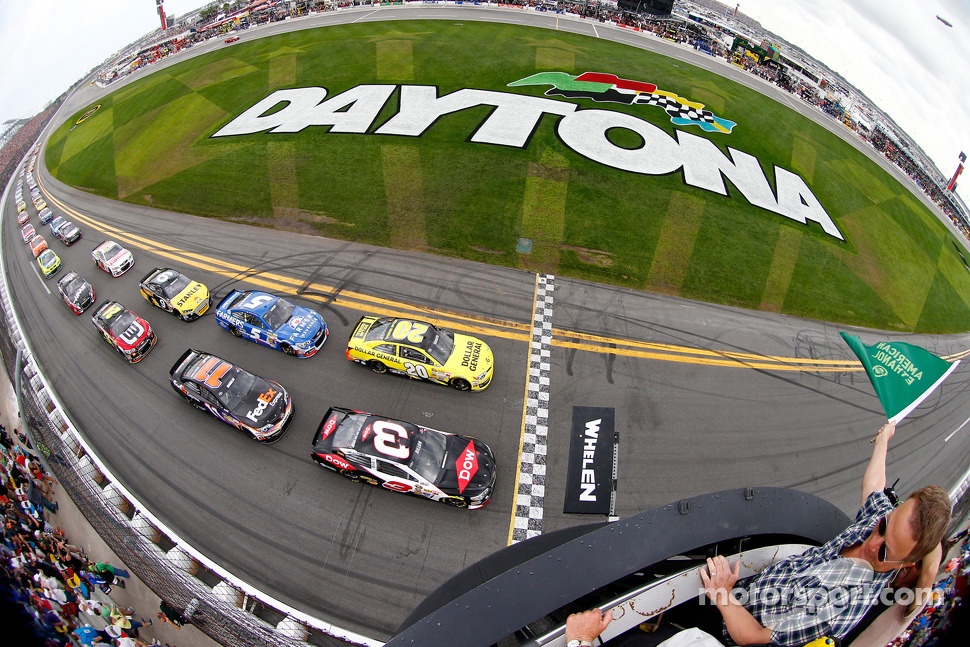 Start: Austin Dillon, Richard Childress Racing Chevrolet leads