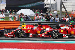 Rennstart: Daniel Ricciardo, Red Bull Racing RB10; Fernando Alonso, Ferrari F14-T; Kimi Räikkönen, F