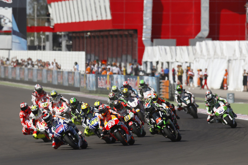 Старт: Хорхе Лоренсо, Yamaha Factory Racing лідирує