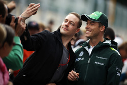 Andre Lotterer, Caterham F1 Team, firma autógrafos para aficionados