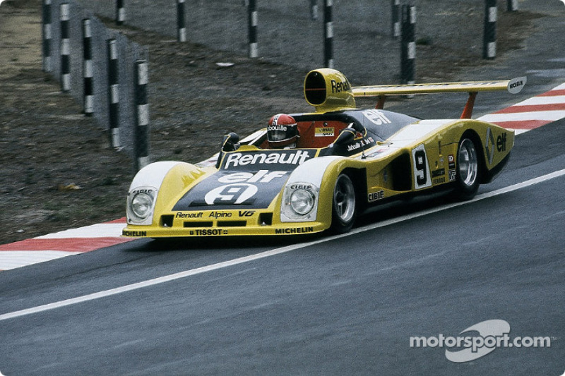 Renault Alpine A442 в Ле-Мане: Жан-Пьер Жабуй, Дерек Белл