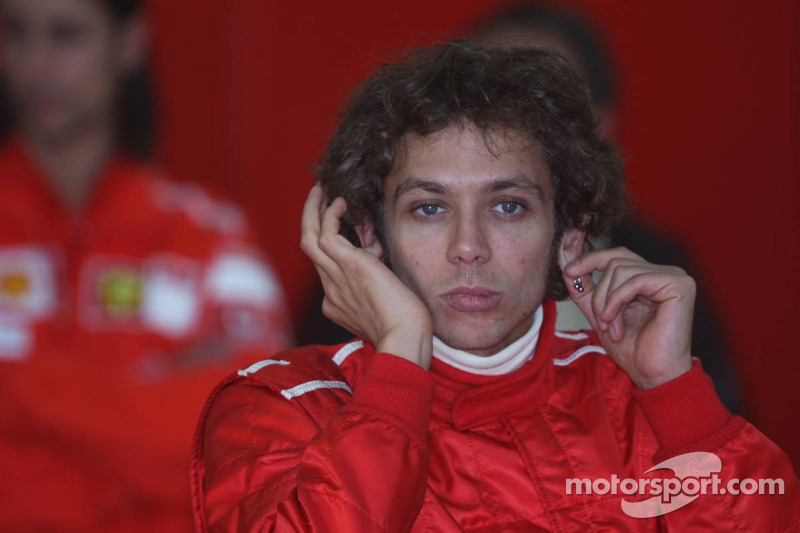 Valentino Rossi prueba con Ferrari en Valencia en 2006