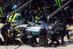 尼克·罗斯伯格, 梅赛德斯AMG车队 F1 W06赛车,执行进站