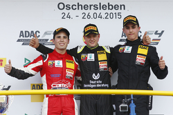 Podium 3. Rennen: 2. Joey Mawson, 1. Mick Schumacher, Van Amersfoort Racing, und Thomas Preining, AD