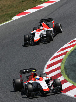 Roberto Merhi, Manor F1 Team lidera a su compañero, Will Stevens, Manor F1 Team