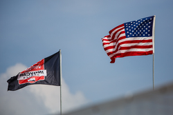 IndyCar-Flagge und USA-Flagge